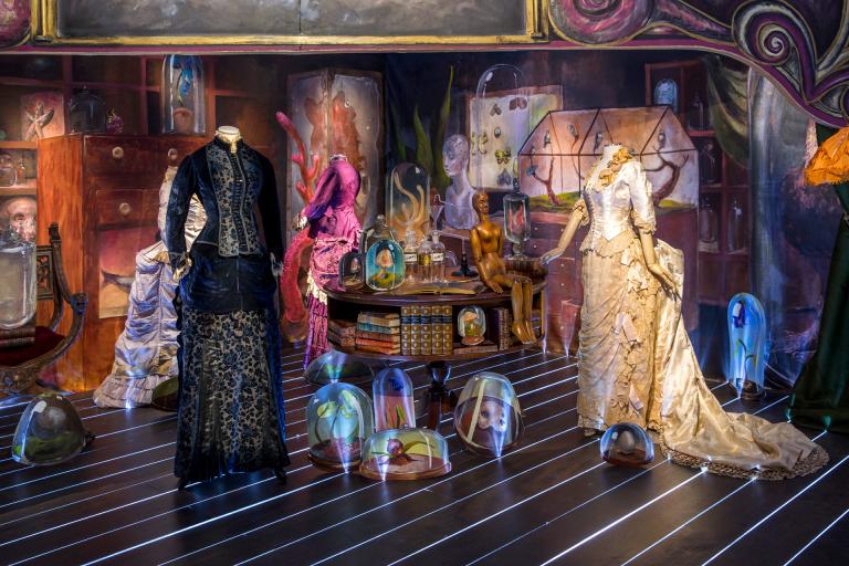 Threads of History exhibition 2016